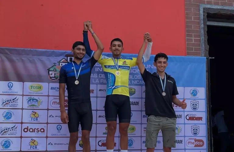 ciclista-ganador-primer-lugar-crk-equipo